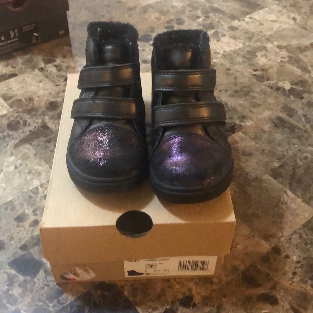 UGG boots toddler size 7 shimmer